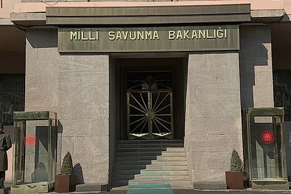Savunma muhabirleri, Deniz Hava Komutanlığı’nı ziyaret etti